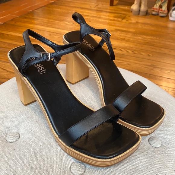 Splash Shoes - Splash Wooden Square Toe Block Chunk Heel Sandals Strap Women's 9